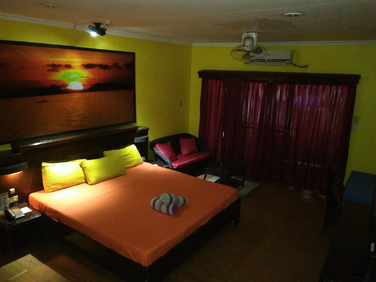 Mango'S Beachfront Resort Olongapo Extérieur photo